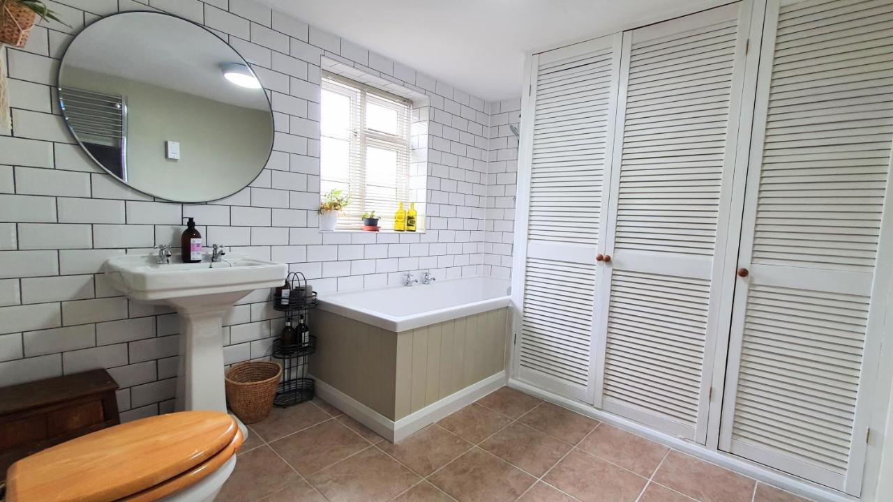 Wilcote Glenfield Cottage - Secluded Luxury Deep In The Oxfordshire Countryside מראה חיצוני תמונה