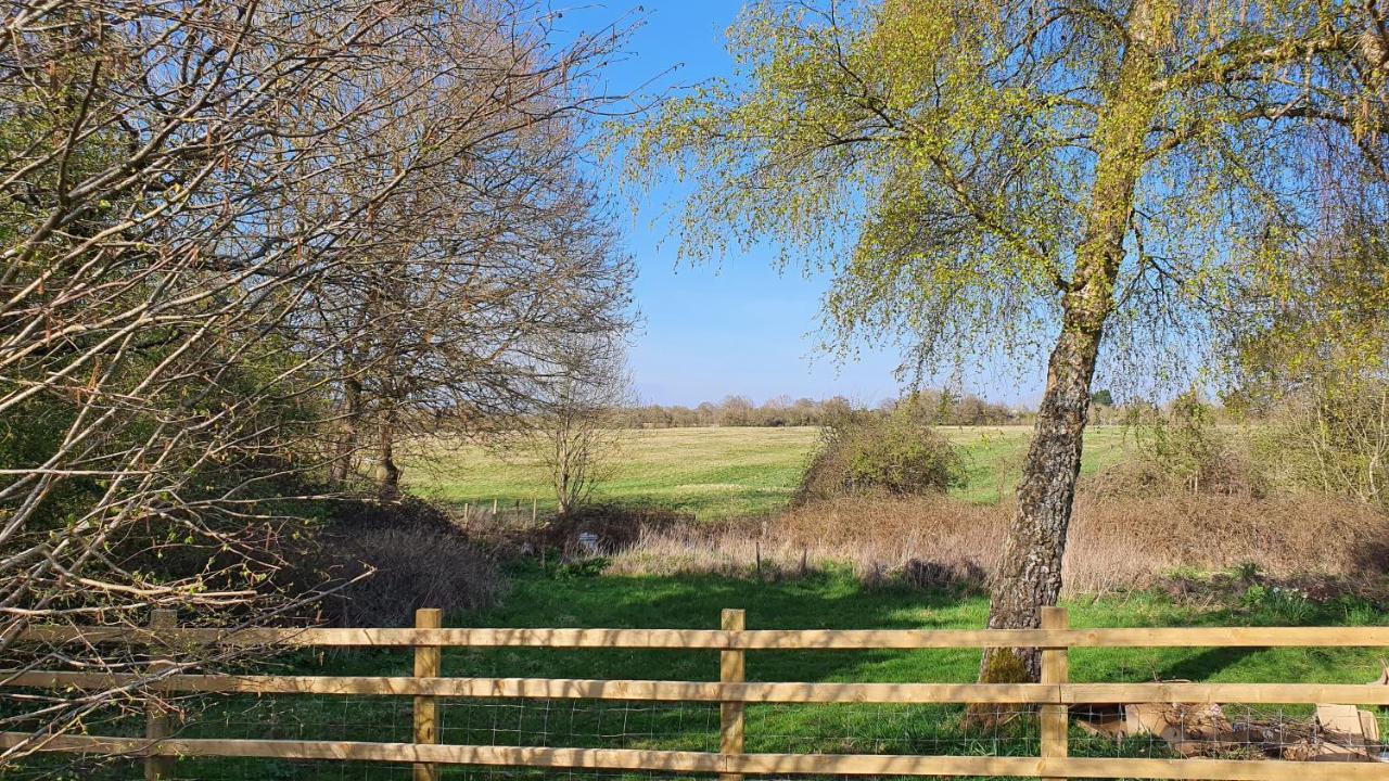 Wilcote Glenfield Cottage - Secluded Luxury Deep In The Oxfordshire Countryside מראה חיצוני תמונה